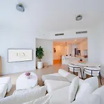 Modern & Bright 1 Bedroom Marina Apartment
