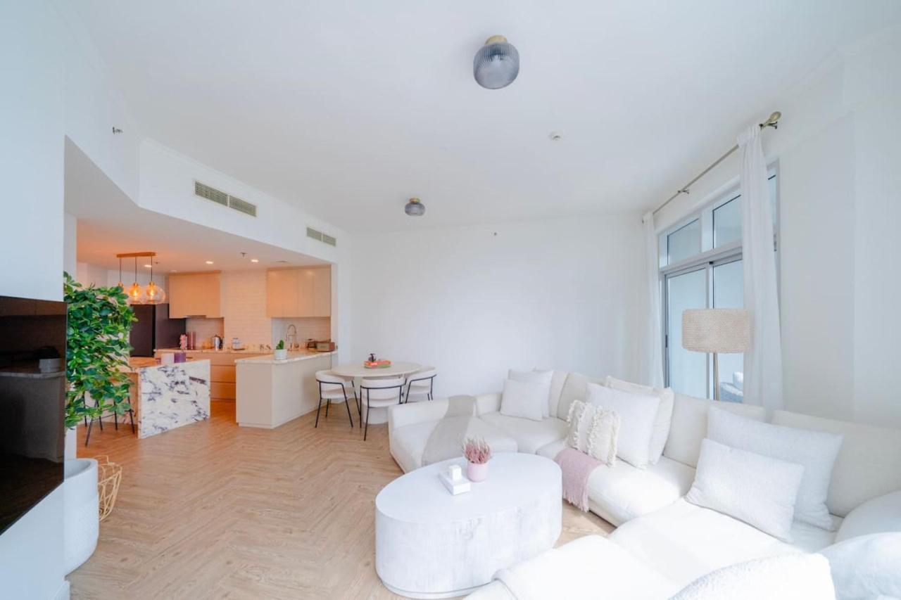 Modern & Bright 1 Bedroom Marina * Dubai