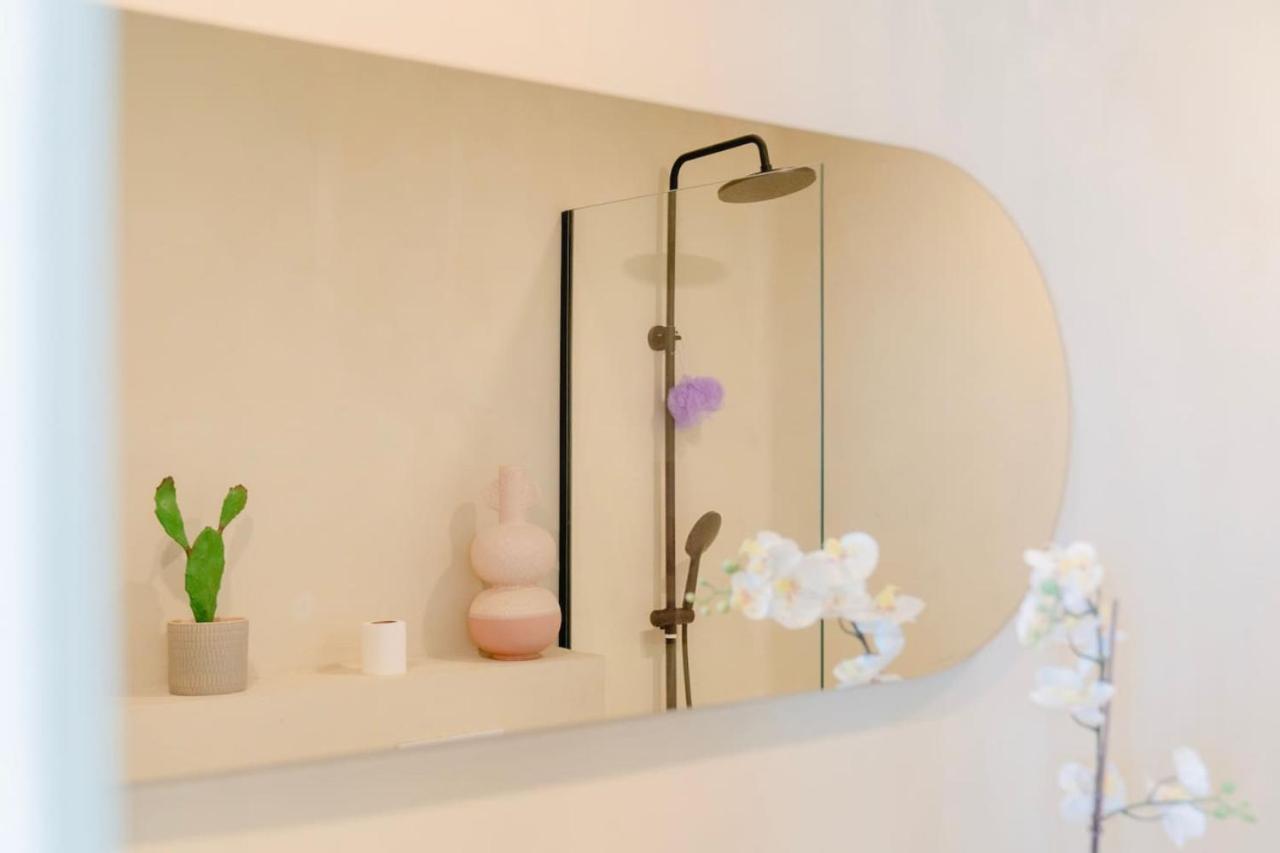 Modern & Bright 1 Bedroom Marina Apartment
