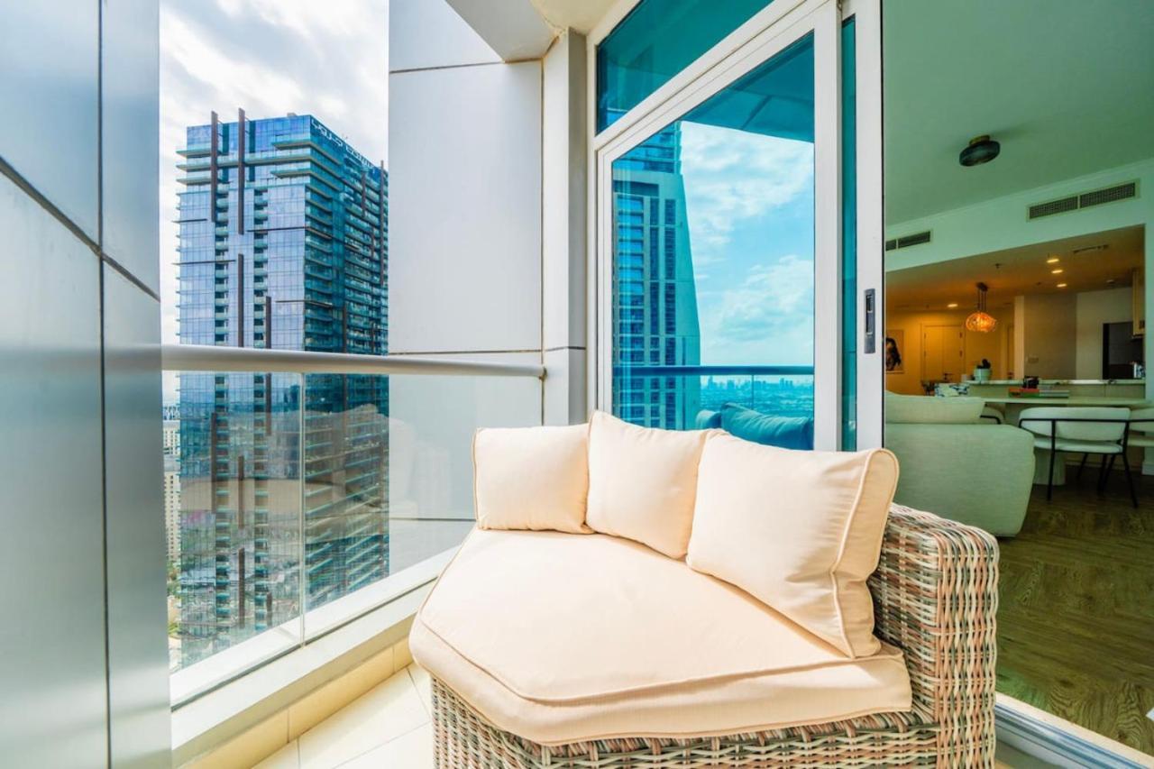 Modern & Bright 1 Bedroom Marina